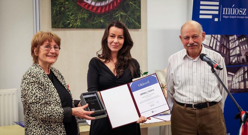 Gergely Zsófia, a HVG munkatársa Magyar Sajtódíjat kapott a Szőlő utcai cikksorozatáért