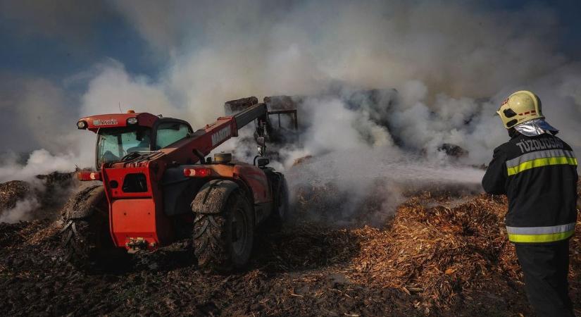 Ijesztő tűzeset Baranyában: nagy lángokkal égett egy traktor