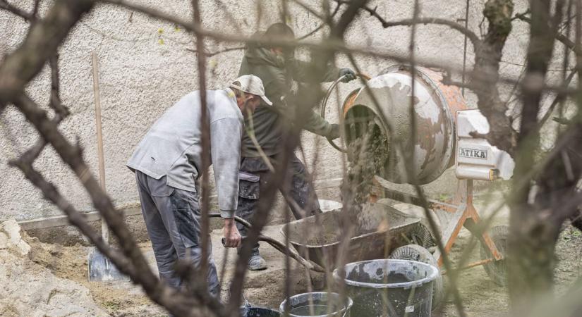 A keret felénél sem tartanak még a kifizetések a két éve indult otthonfelújítási programban