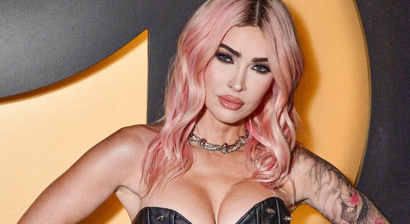 Hosszú hónapok után szuperdögös, pikáns fotókkal tért vissza Megan Fox