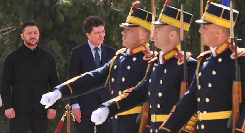 Zelenszkij Romániában: katonai tiszteletadással fogadták az ukrán elnököt