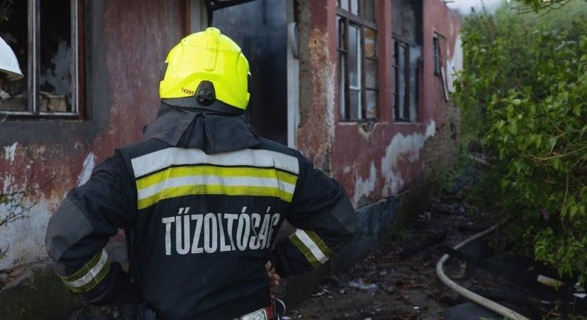 Kigyulladt egy lakóház villanyóraszekrénye Szabolcsban – rohantak a tűzoltók
