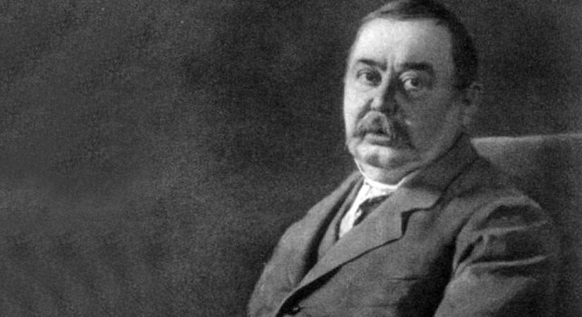 Ünnepi pillanat Csábon: leleplezik Mikszáth Kálmán egész alakos szobrát