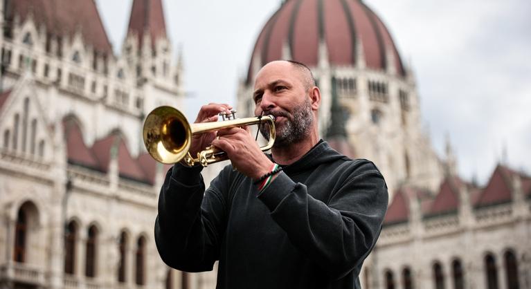 Szabó Bálint Kijevbe menne, de előtte meglátogatja Orbán Viktor fórumait