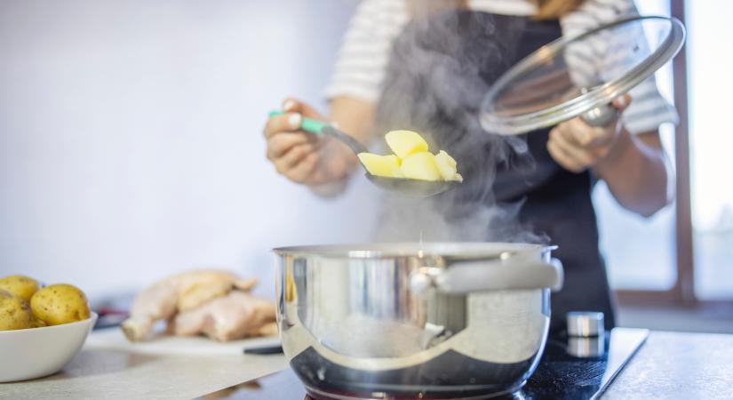 MIért feketedhet meg a krumpli főzés után? Azért még megeheted?!