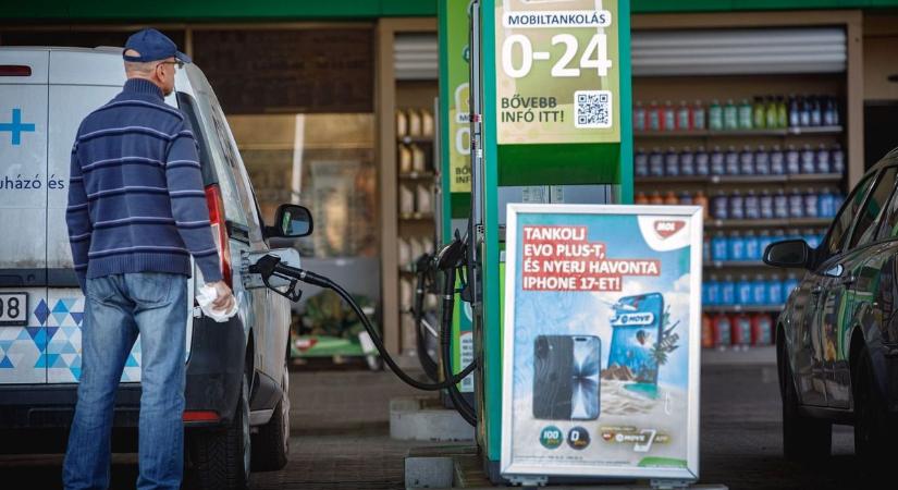 Brutális, ezt már nehéz követni: csütörtöktől 45 forinttal emelkedik az üzemanyag ára literenként