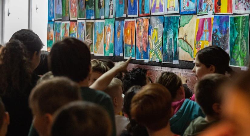 Rajzok és festmények a Kőrösiben