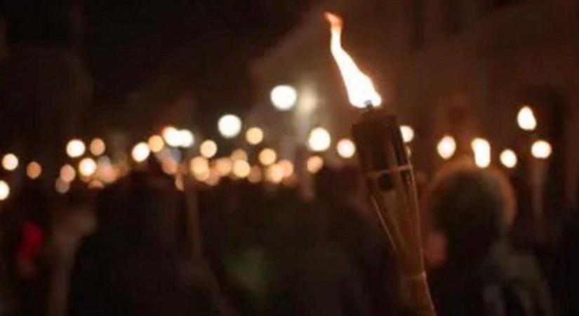 Felvonulás lassítja a debreceni közlekedést