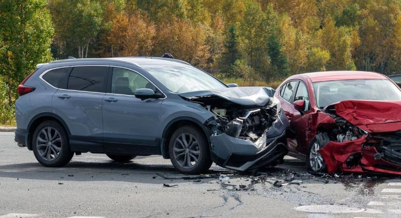 Karambol akadályozza a forgalmat Jászapátin