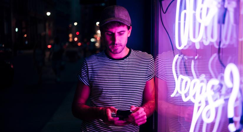 A sötét mód (dark mode) előnyei: Szemvédelem vagy csak marketing?