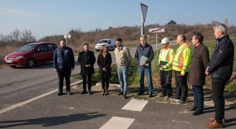 Biztonságosabb közlekedés Alsóörs és Lovas között – megkezdődött a járdaépítés (galéria  videó)
