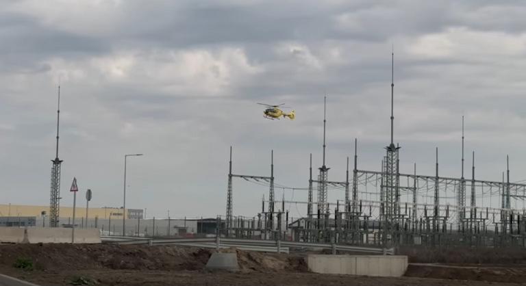 Súlyos munkahelyi baleset történhetett a CATL építkezésén, mélybe zuhant egy kínai vendégmunkás