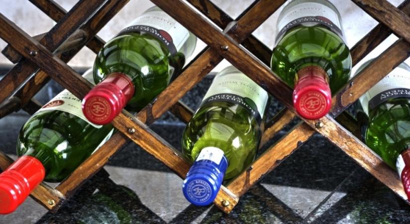 Készíts házilag stílusos bortároló polcot: mutatunk néhány remek ötletet!