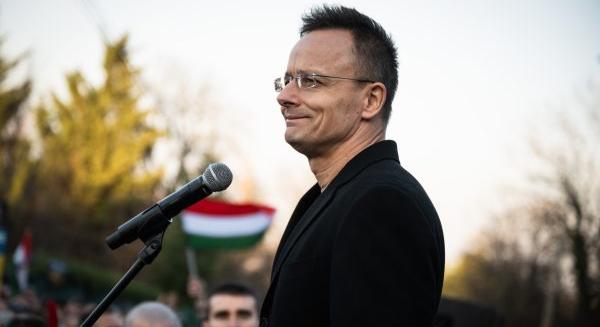 Szijjártó: Zelenszkij akarja megalakítani a következő magyar kormányt