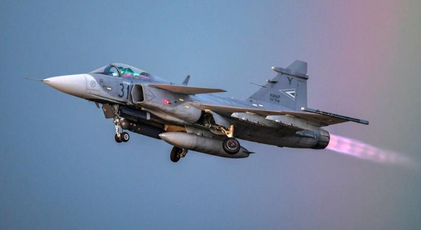 Új vadászgépekkel erősítik a magyar légierőt