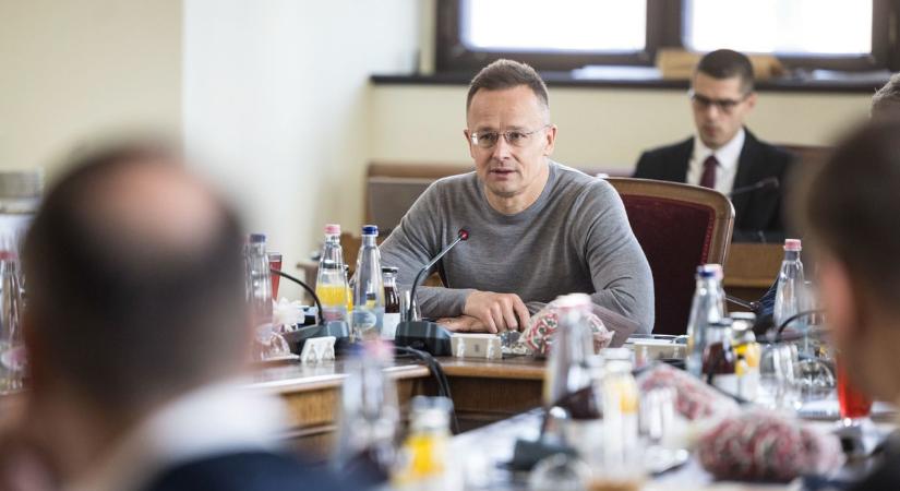 Szijjártó Péter: Zelenszkij főszereplő lett a kampányban, ő akarja megalakítani a következő magyar kormányt