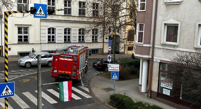 Nem sejtette, hogy ez történik vele a liftben – tűzoltókat riasztottak a belvárosi házhoz