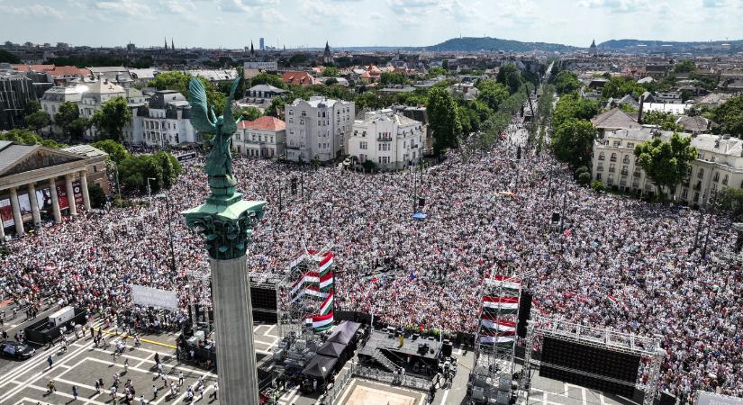 Év végén kerül vissza a Hősök terére Gábriel arkangyal szobra