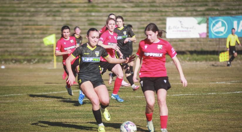 Az MTK érkezik a PMFC Stadionba