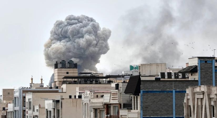 Bosszút esküdött és kártérítést követelt első beszédében Irán új legfelsőbb vezetője, nem került közelebb a béke