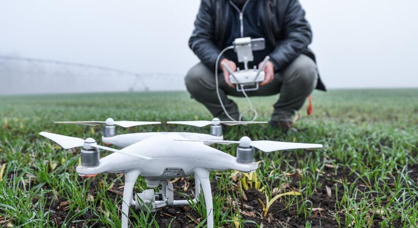 Akkora a dróntilalom Szabolcsban, hogy még a gazdálkodók sem permetezhetnek drónról