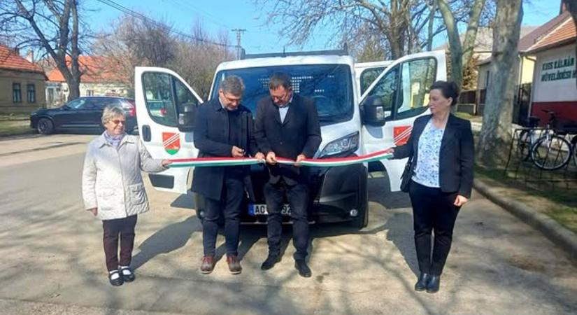 Megérkezett a vadonatúj teherautó Mezőfalvára – a Versenyképes Járások Program hozta a fejlesztést