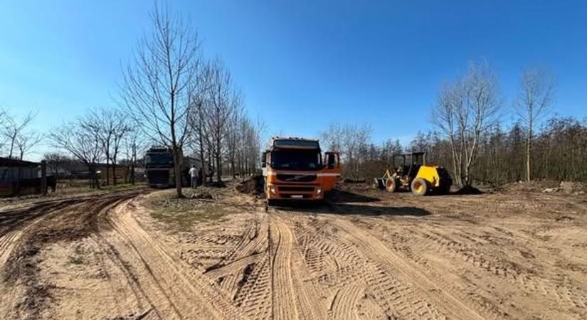 Engedély nélkül vágtak át a kamionok a hajdú-bihari településen, szörnyű, amit maguk után hagytak