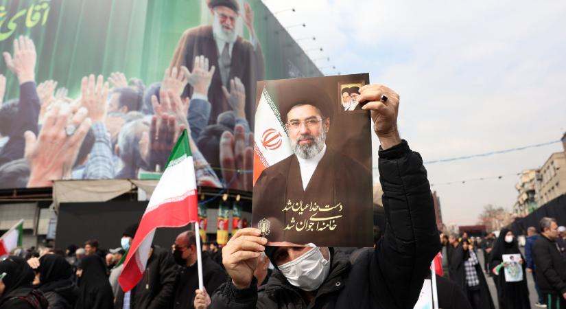 A Hormuzi-szoros zárva marad – üzente az új iráni legfőbb vezető