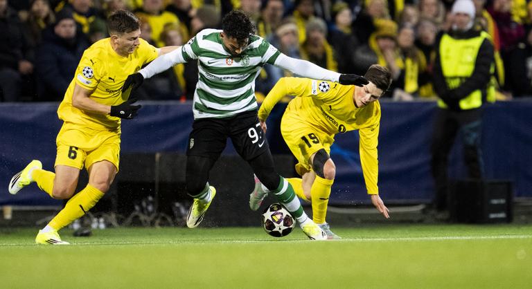 Jól pattan a labda a norvég Paksnak az otthon zöld (mű)füvén