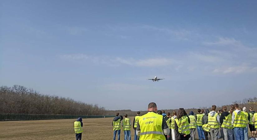 Megnéznéd, hogyan működik egy reptér? A BKIK majd segít
