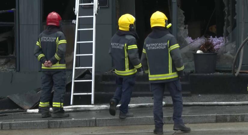 Kigyulladt egy gyár Ürögön