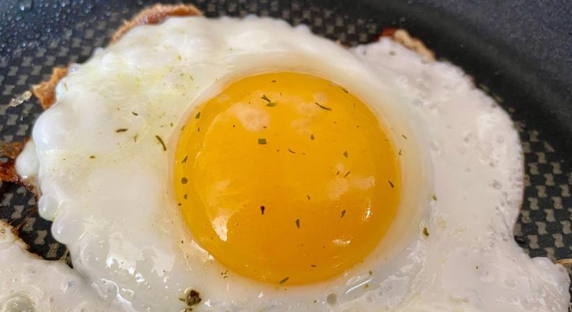 A legtöbben rosszul készítik a tükörtojást: ettől az egy apró trükktől nem lesz száraz a fehérje