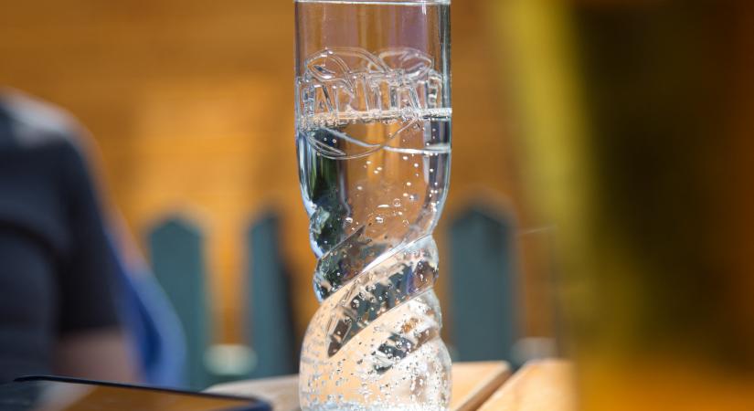 Jobban teljesítenek azok az esportolók, akik szódát isznak, mint azok, akik sima vizet