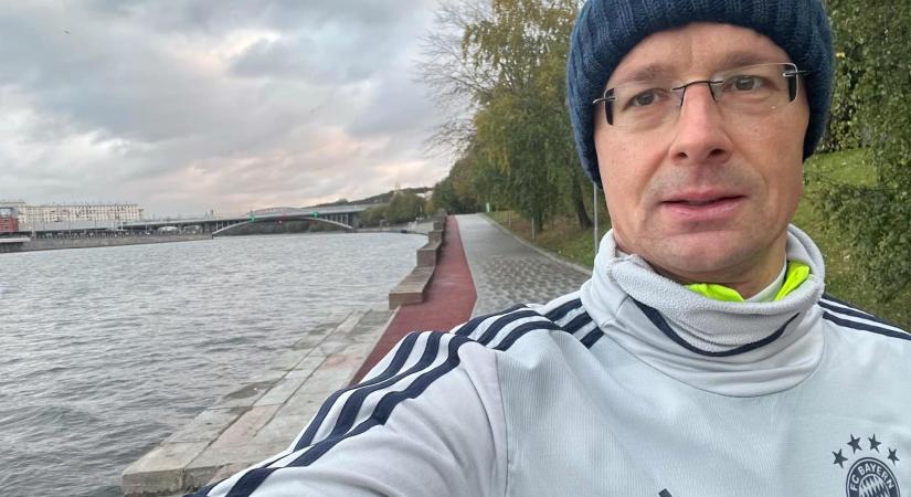 Szíjjártó most éppen ott tart, hogy Zelenszkij akarja megalakítani a következő magyar kormányt