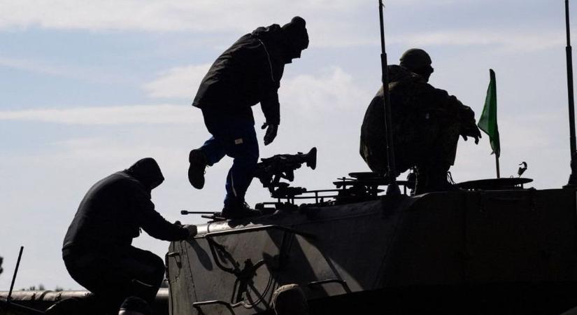 Vigyázzon, ki csönget! Már a postás is hozhatja a katonai behívót