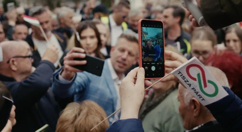 Cinema City: A Magyar Péter-filmre rövid idő alatt sok jegyet vettek, de csak a terem egyharmada volt tele