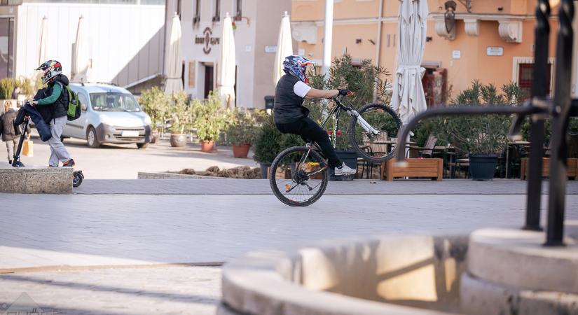 Gomolyfelhős, napos idő várható