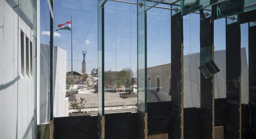 Hírmozaik – március 12.