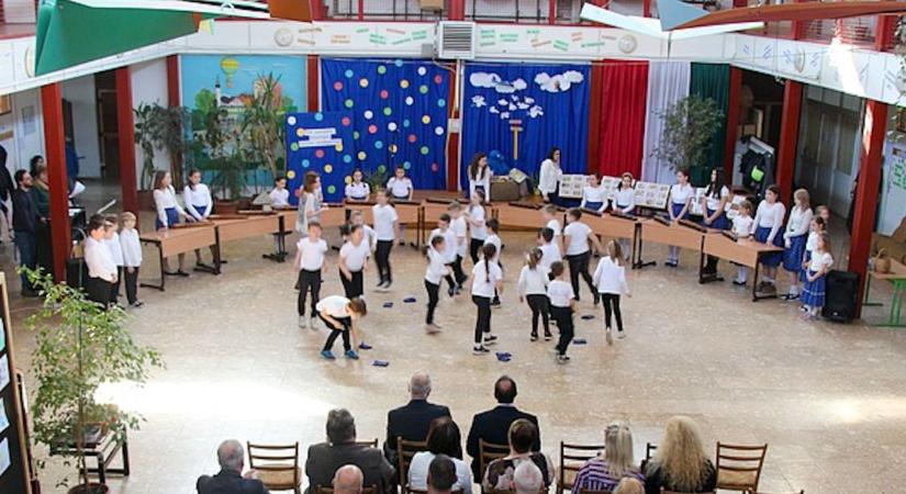 Angol tea, dekupázs és jógyakorlatok – mentoriskola lett az Oladi