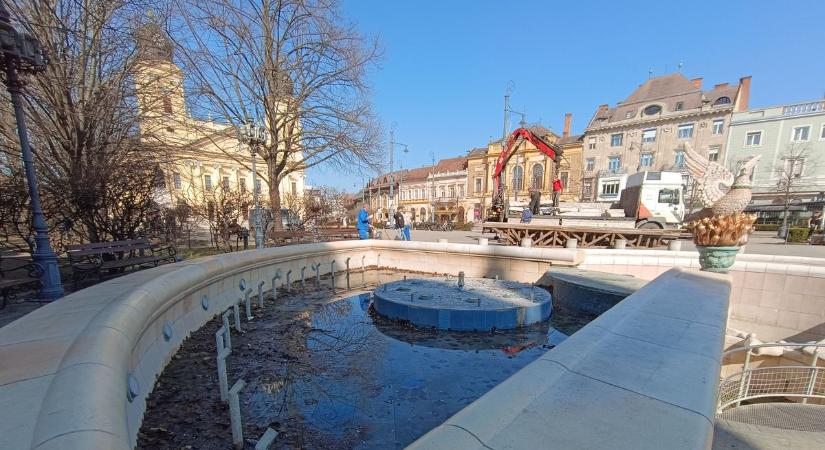 Sejtelmes fotók? Hamarosan a szökőkutak mellett kávézhatunk Debrecenben