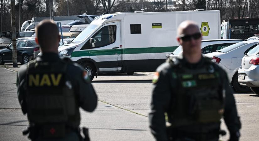 Visszaadták a pénzszállító autókat az ukránoknak