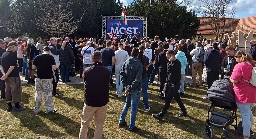 Fejér 04: Nem gyűlt össze nagy tömeg Magyar Péter fórumán (videóval, képgalériával)