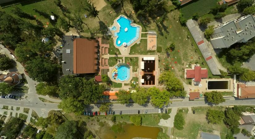 Ritkaságszámba menő gyógymedence is található a Bihar Termálligetben