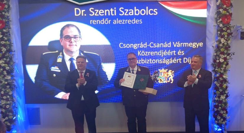 Közrendért és Közbiztonságért Díjat vehetett át Szenti Szabolcs