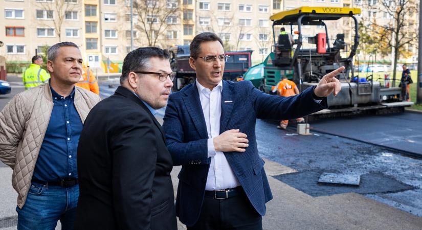 Aszfaltoznak Debrecenben, a Fidesznek kell hálálkodnunk érte
