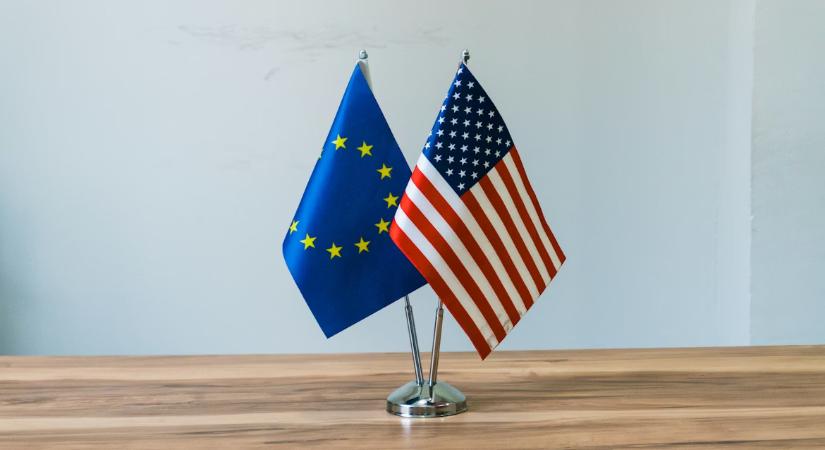 A többség szerint Romániának egyensúlyt kellene fenntartania az Egyesült Államok és az EU között