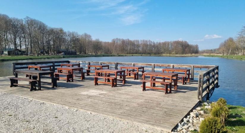 A halpatkó is szerencsét hoz – vallják az egyik zalai büfében, ahol péntek 13-án indul a szezon (videó)