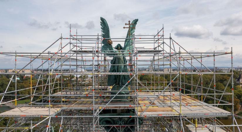 Nagyon rossz állapotban van, de megmenthető a Hősök tere ikonikus szobra