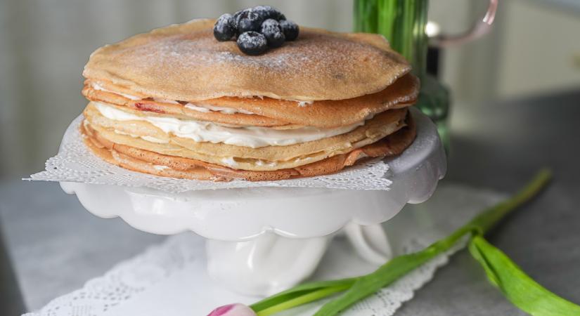 Áfonyás, mascarponekrémes palacsintatorta