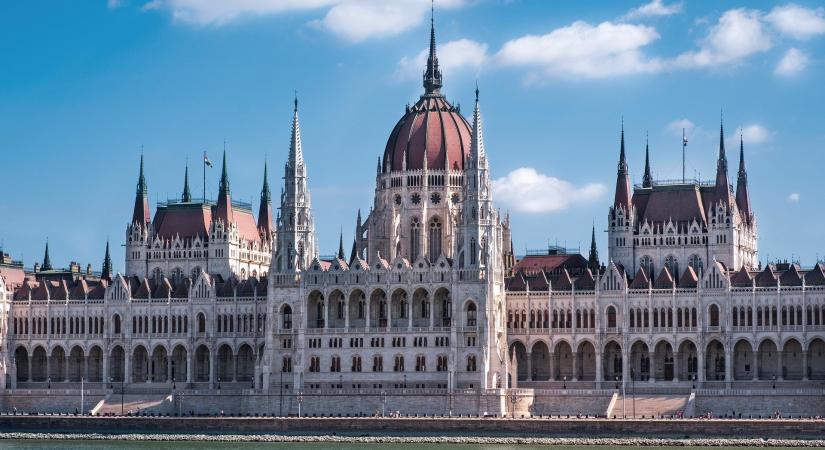 Lenyűgöző AI-videó mutatja be, hogyan épült fel a Parlament